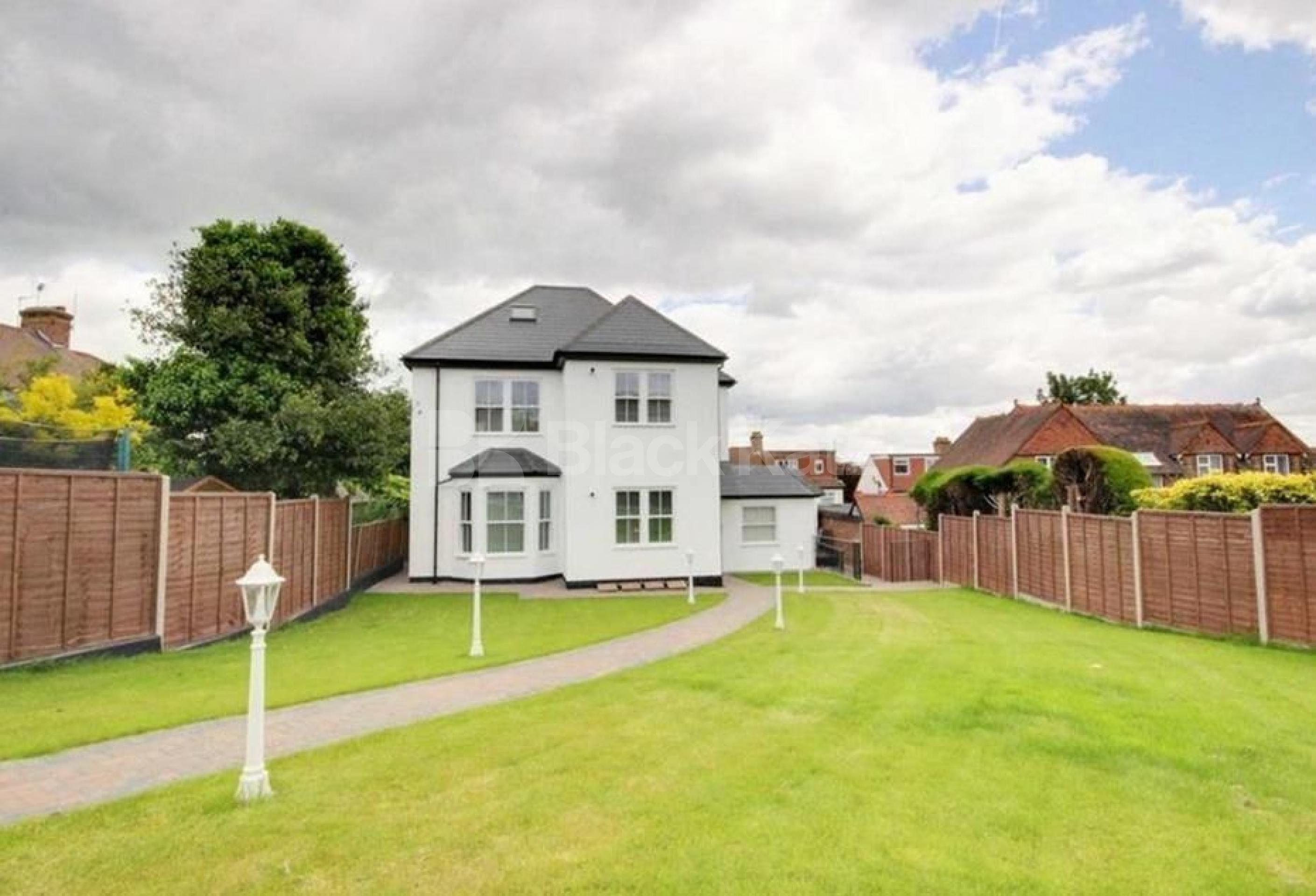 			Gated development!, 2 Bedroom, 1 bath, 1 reception Flat			 Oakleigh Road North, Whetstone N20